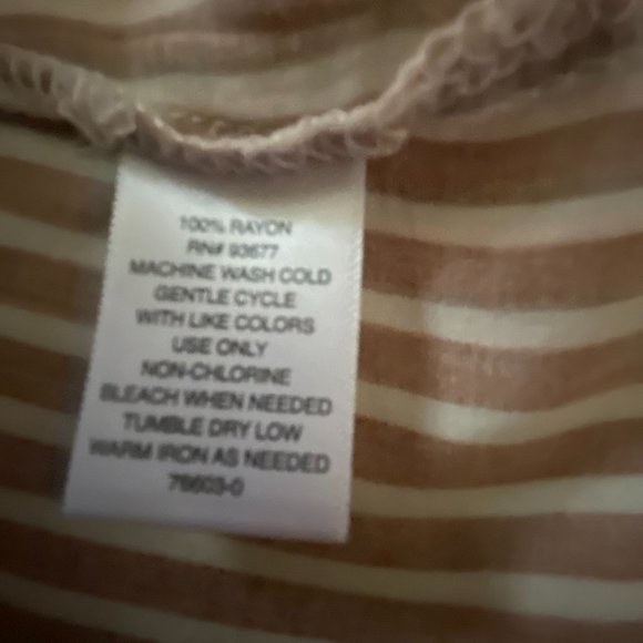 Liz Claiborn XL Top  Cap Sleeves100% Rayon Machine Wash  Cold Tumble Dry - Picture 9 of 9